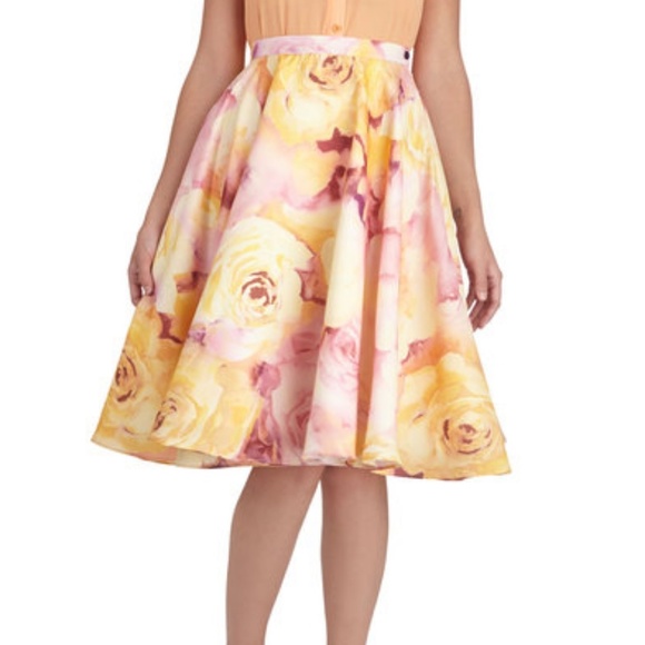 Modcloth Dresses & Skirts - Ikebana For All Skirt in Roses